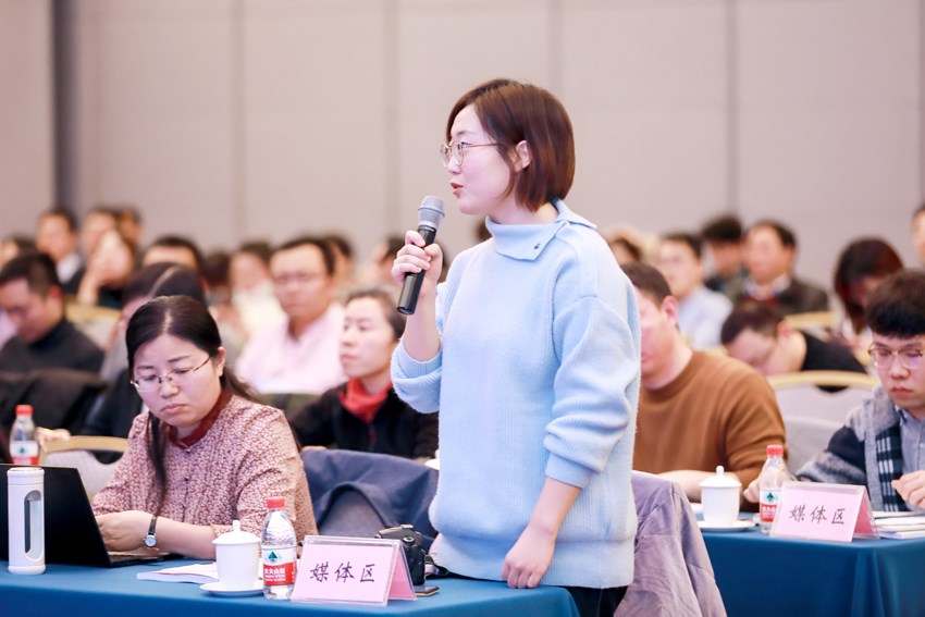 成果发布会3挂网.jpg